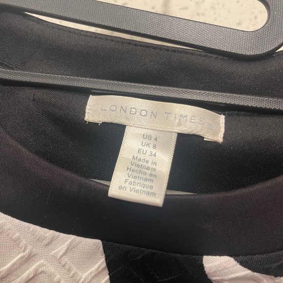 London Times Black and White Print Shift Dress - Picture 4 of 4